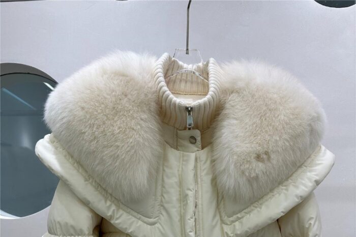 High-end Fox Fur Collar White Duck Down Short Down Jacket Female Light Luxury Loose And Warm Puffer Jacket Coat - Image 7